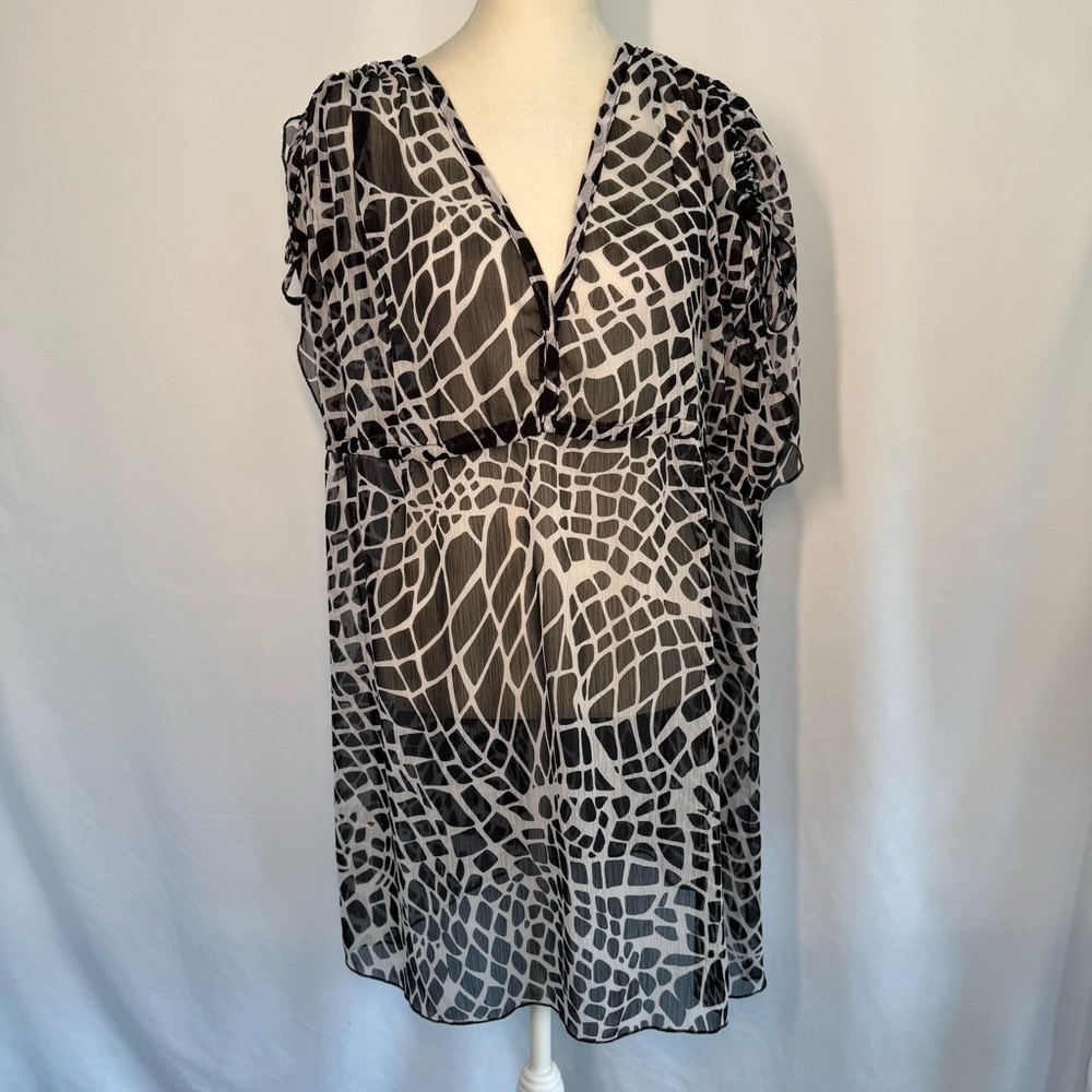 ❤️3/$30 Cover Me Sheer Black & White Animal Print V-Neck Swimsuit Cover-Up Dress